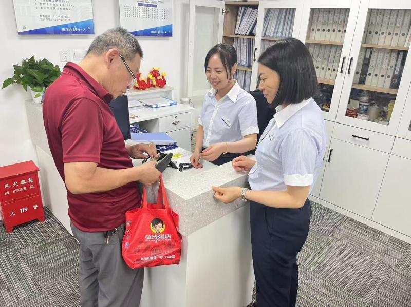 失物領(lǐng)取現(xiàn)場(chǎng) 失物領(lǐng)取現(xiàn)場(chǎng)_中企物業(yè)