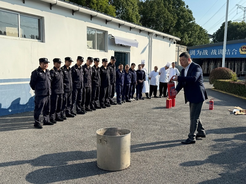 消防演練現(xiàn)場(chǎng)示范_百?gòu)?qiáng)物業(yè)公司