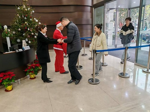 圣誕禮物派發(fā)__辦公物業(yè)公司